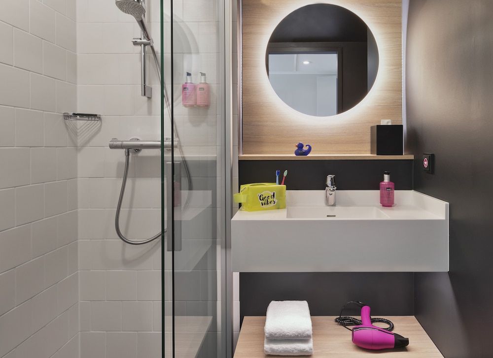 Moxy Hamburg Altona Room, 1 Queen Bed 6