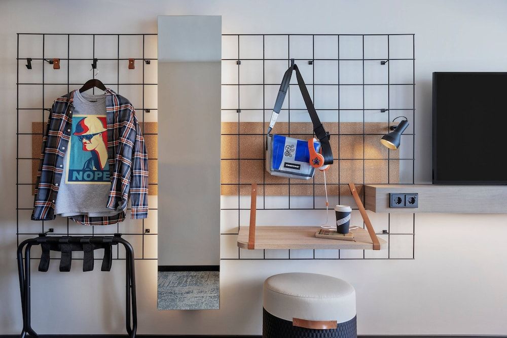 Moxy Hamburg Altona Room, 1 Queen Bed 5