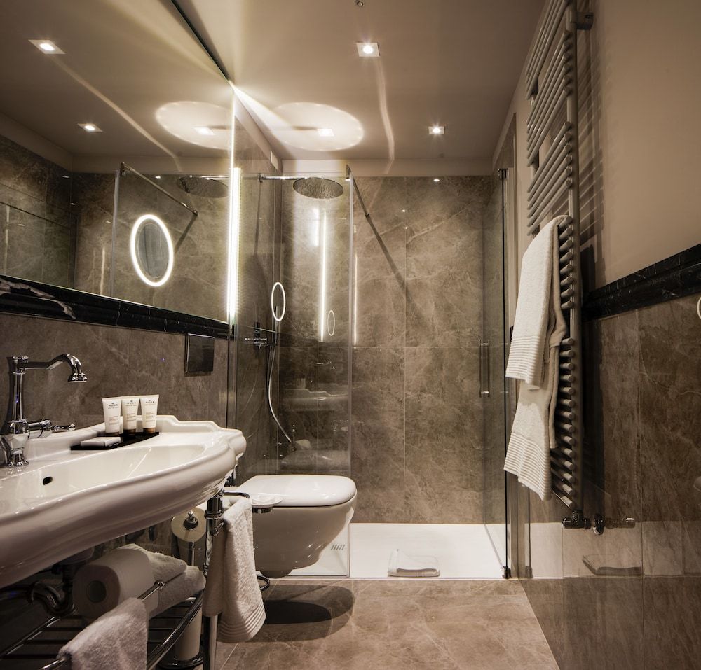 The FRAME Hotel Suite 4