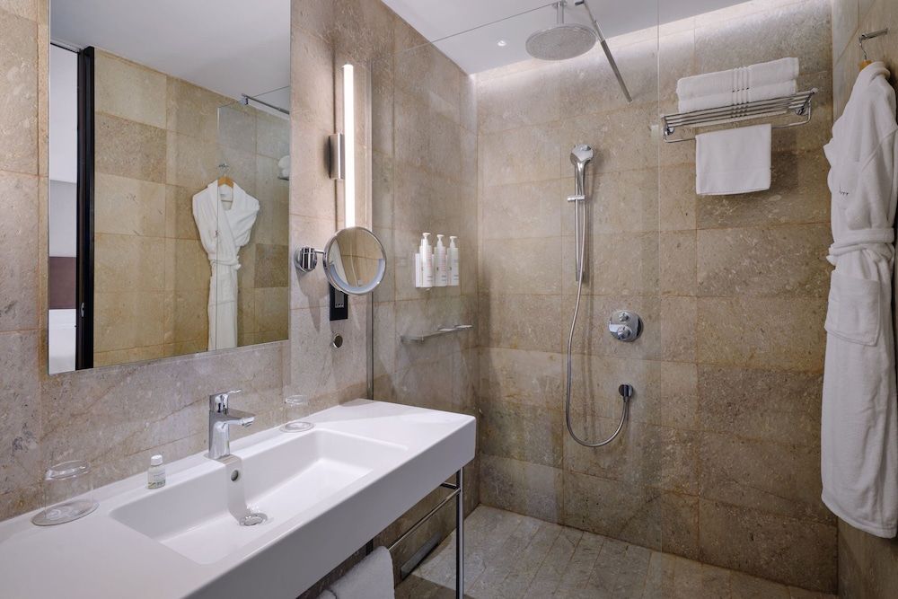 Tunis Marriott Hotel Deluxe Room, 2 Twin Beds, Non Smoking 5