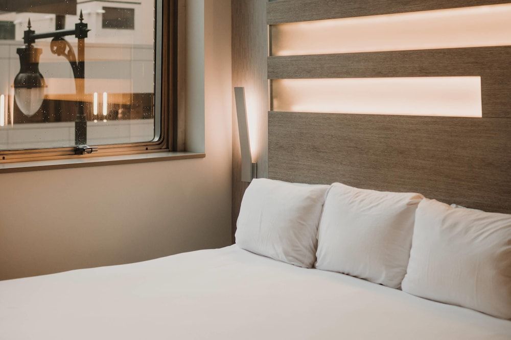 CityFlatsHotel - Grand Rapids, an Ascend Collection Hotel Standard Room, 1 King Bed, Non Smoking (Soaking Tub) 2