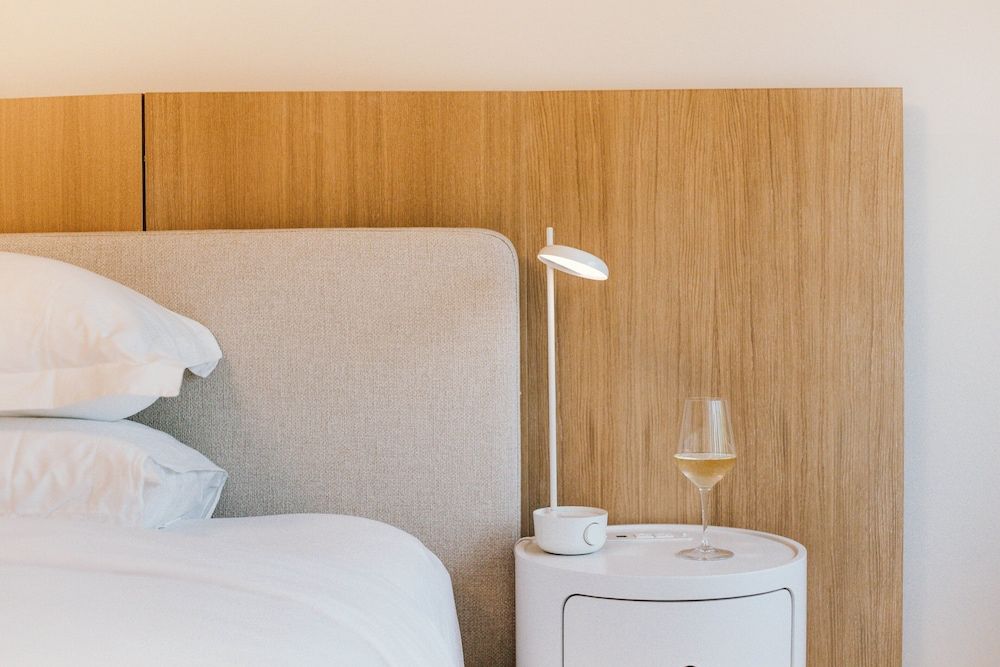 Room (Essential)