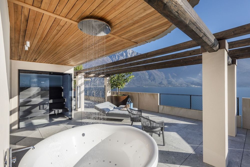 Suite, 1 King Bed, Balcony, Lake View (Argantos)