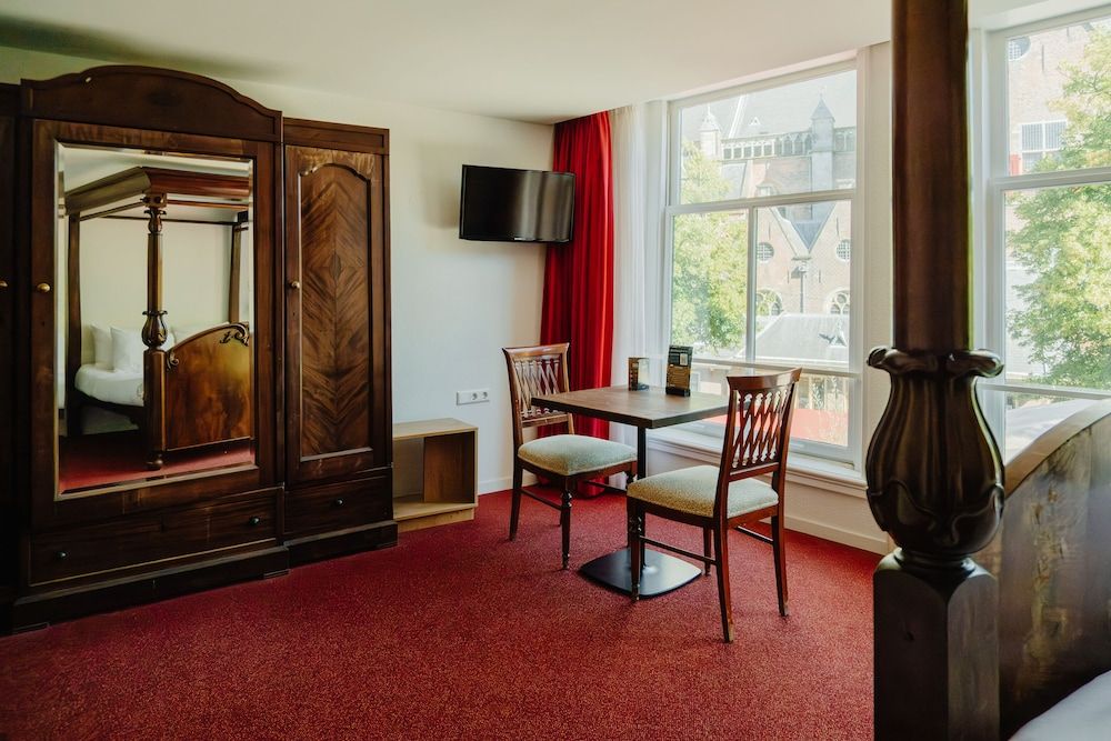 Ambassador City Centre Hotel Classic Church view Room 13