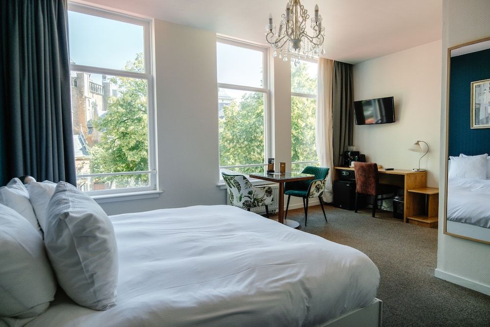 Ambassador City Centre Hotel Classic Church view Room 3