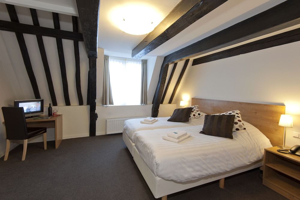 Ambassador City Centre Hotel Comfort Quadruple Room