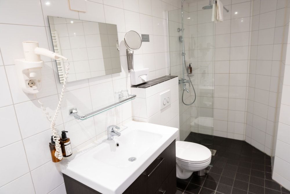 Ambassador City Centre Hotel Suite 5