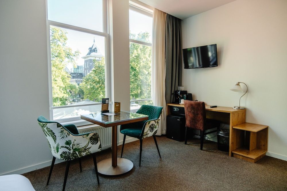 Ambassador City Centre Hotel Classic Church view Room 14