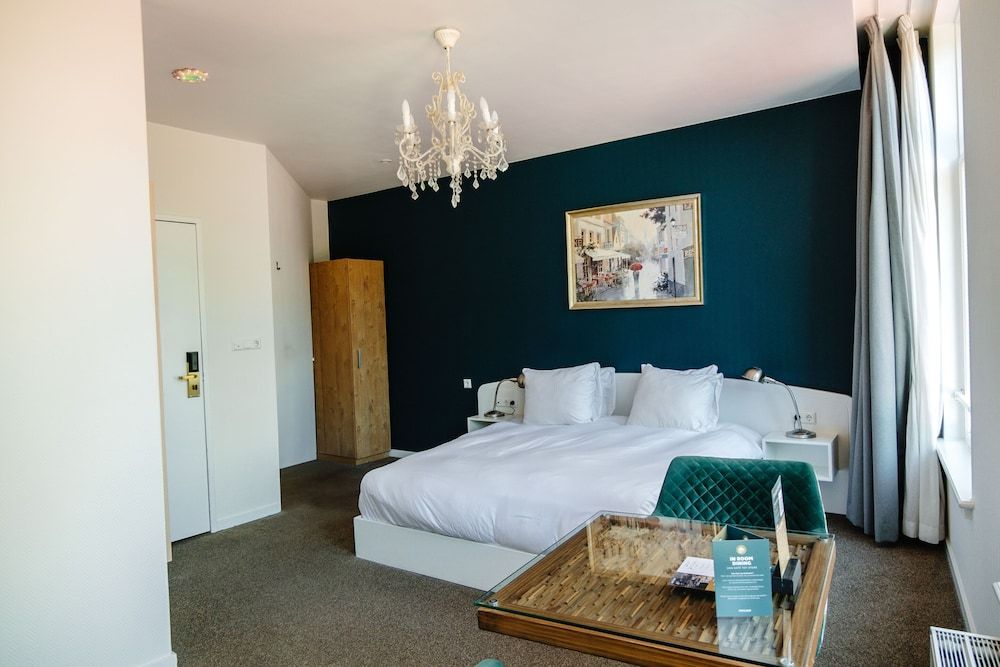 Ambassador City Centre Hotel Classic Church view Room 8