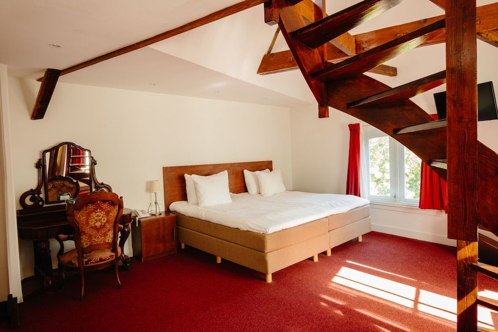 Ambassador City Centre Hotel Suite