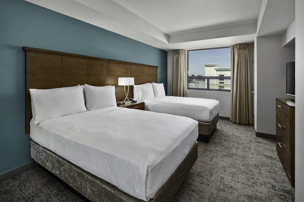 Suite, 2 Queen Beds, Mobility Accessible, Kitchen (Accessible Tub)