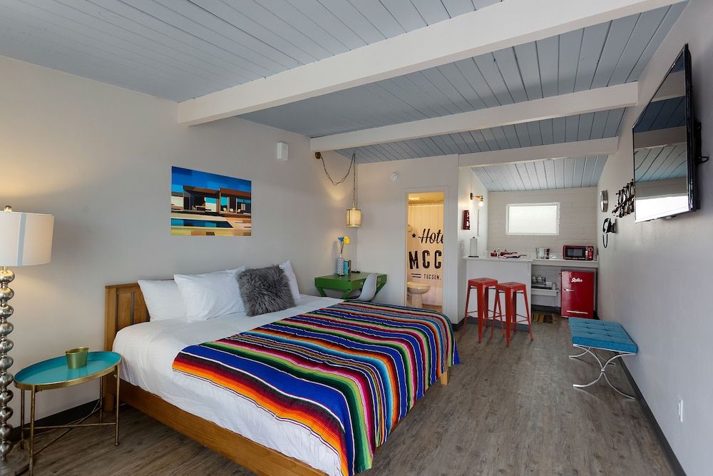 Hotel McCoy - Art, Coffee, Beer, Wine Design Room, 1 King Bed, Kitchenette 4