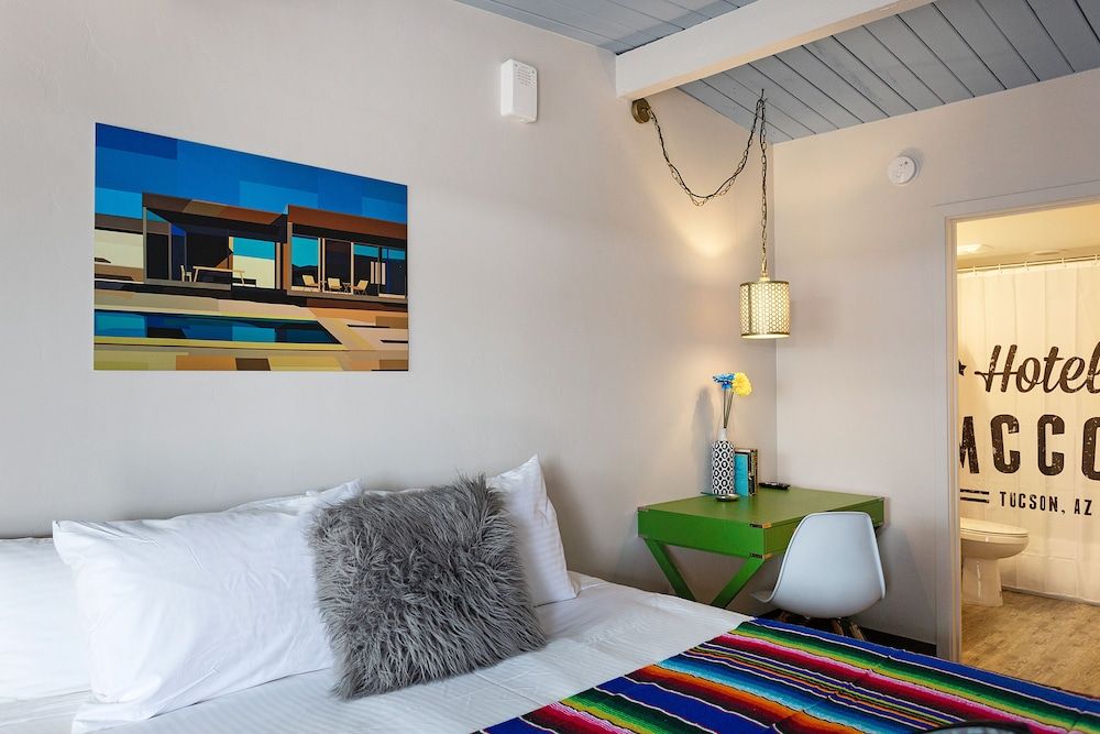 Hotel McCoy - Art, Coffee, Beer, Wine Design Room, 1 King Bed, Kitchenette 3