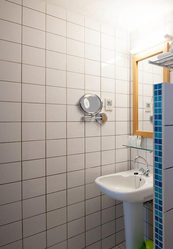 Rho Hotel Comfort Double Room, 1 Double or 2 Twin Beds 11