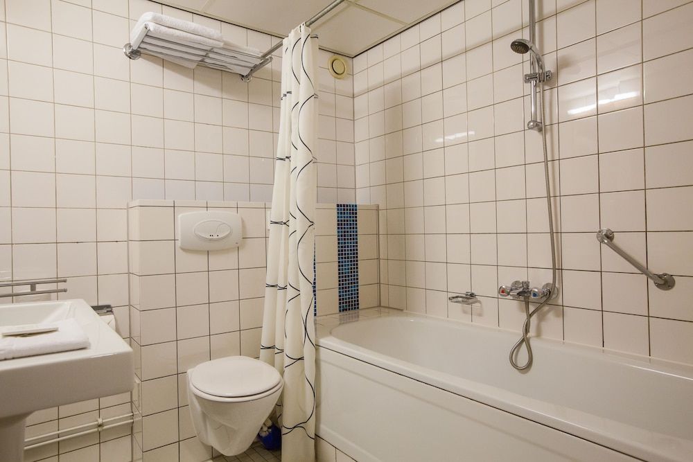 Rho Hotel Comfort Double Room, 1 Double or 2 Twin Beds 9