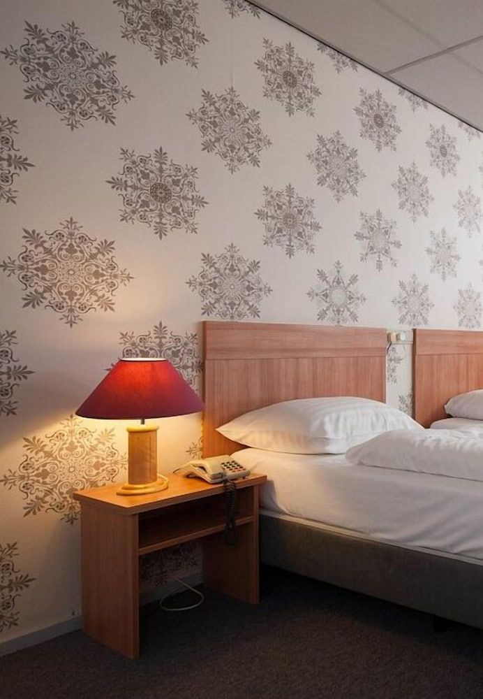 Rho Hotel Comfort Double Room, 1 Double or 2 Twin Beds 5