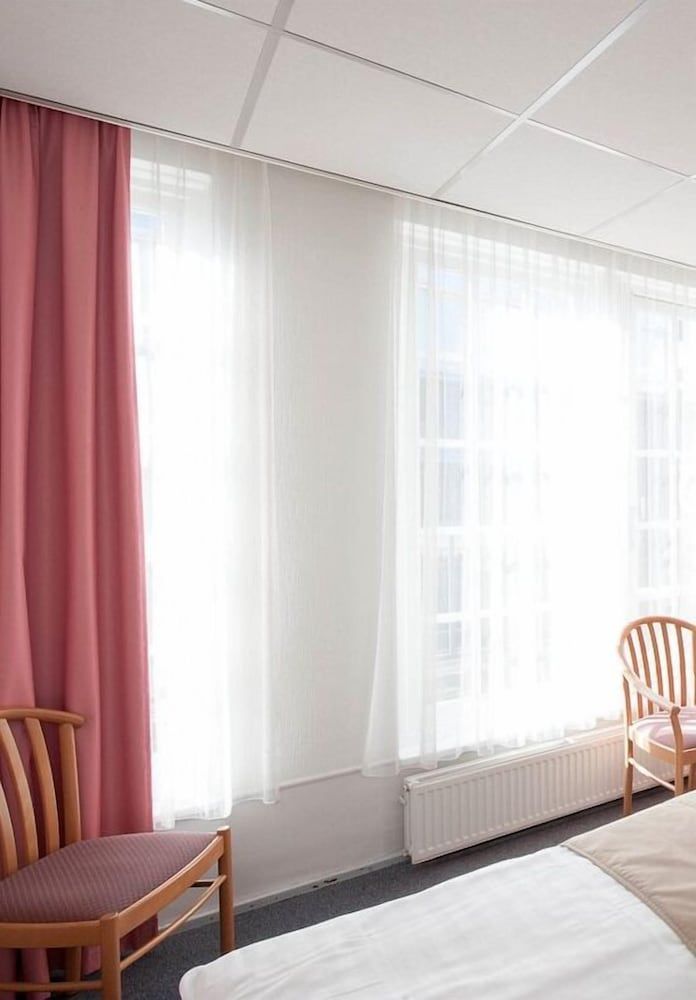 Rho Hotel Comfort Double Room, 1 Double or 2 Twin Beds 13