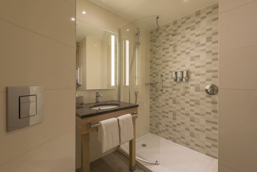 undefined Hampton by Hilton Munich City North 6