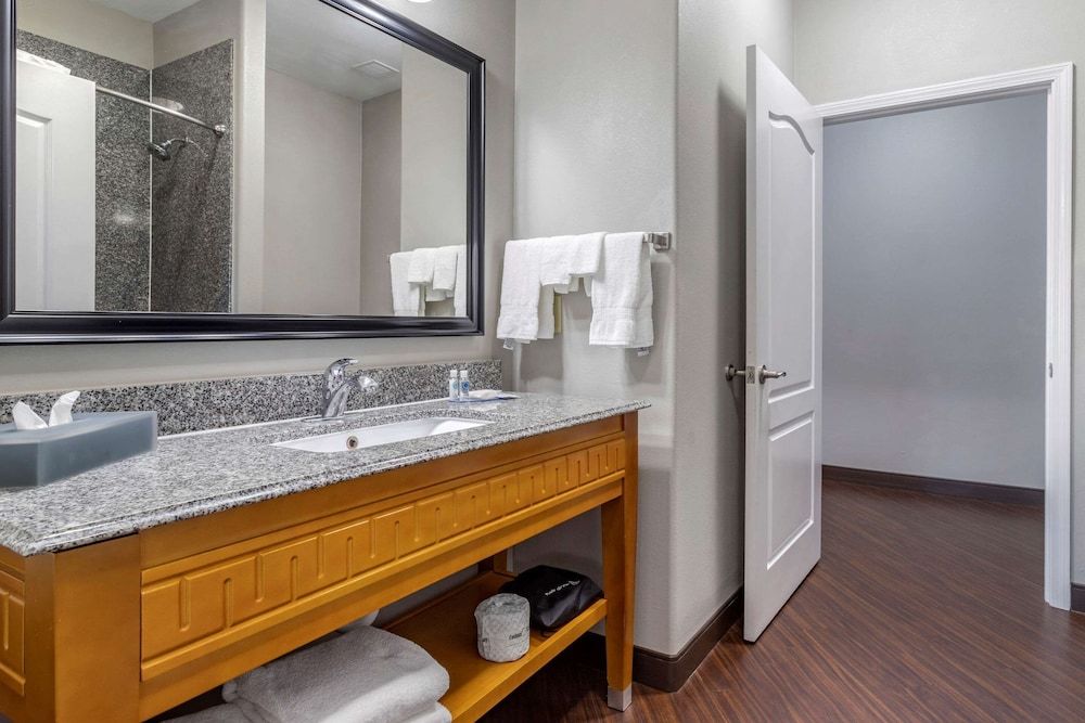 Suite, 1 King Bed, Non Smoking