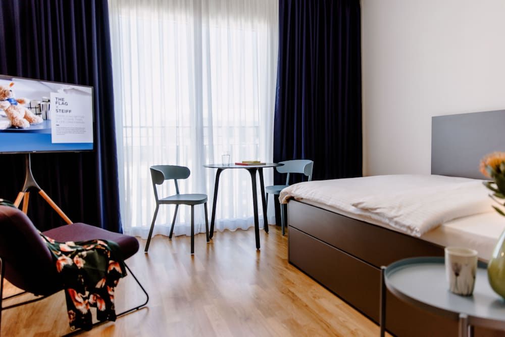 undefined THE FLAG Meiller Gärten 5