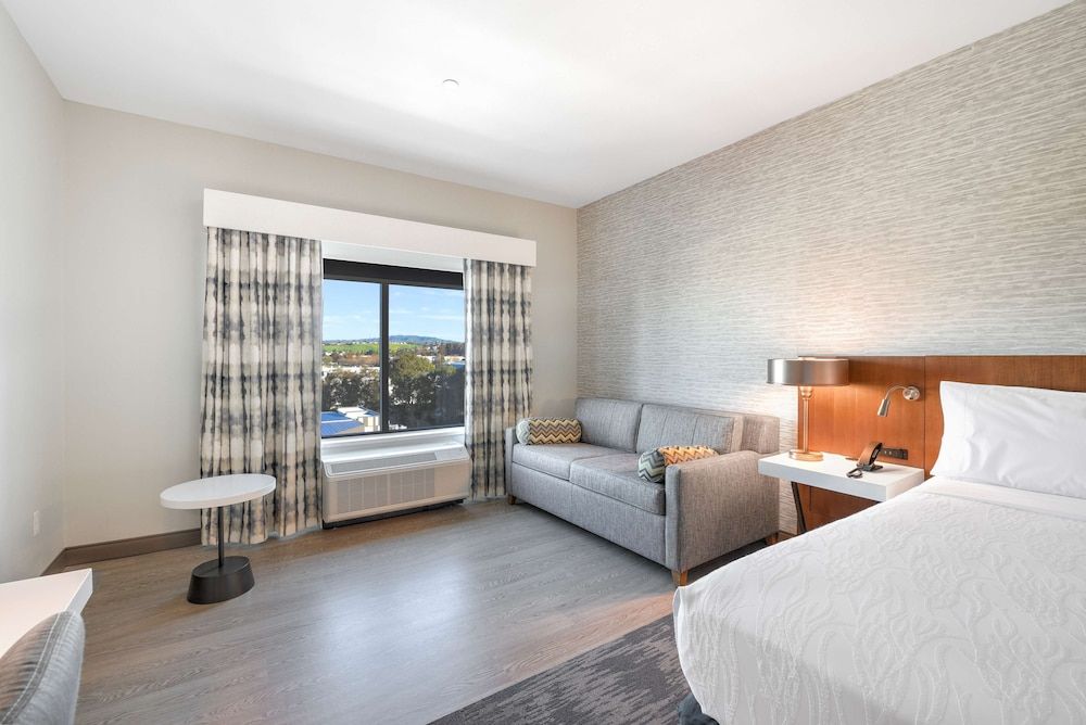 Deluxe Room, 1 King Bed with Sofa bed, Accessible (Hearing)