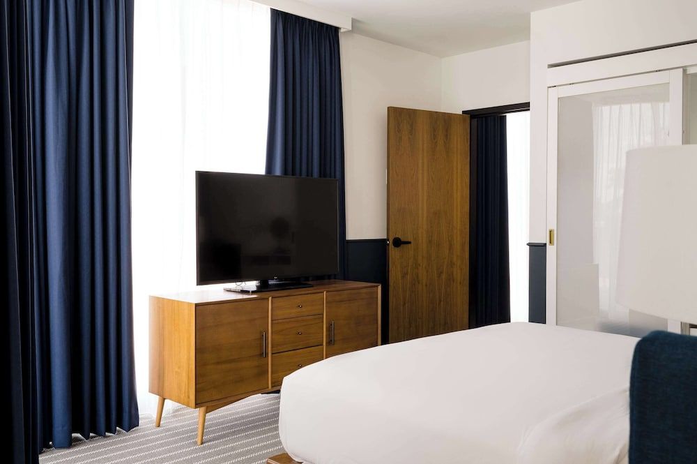 Suite, 1 King Bed, Non Smoking
