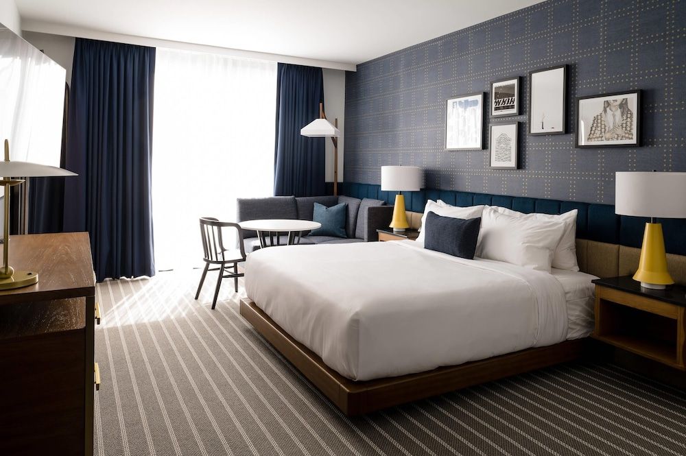 Suite, 1 King Bed, Accessible, Non Smoking