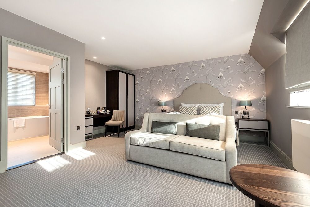 Room (Feature King)
