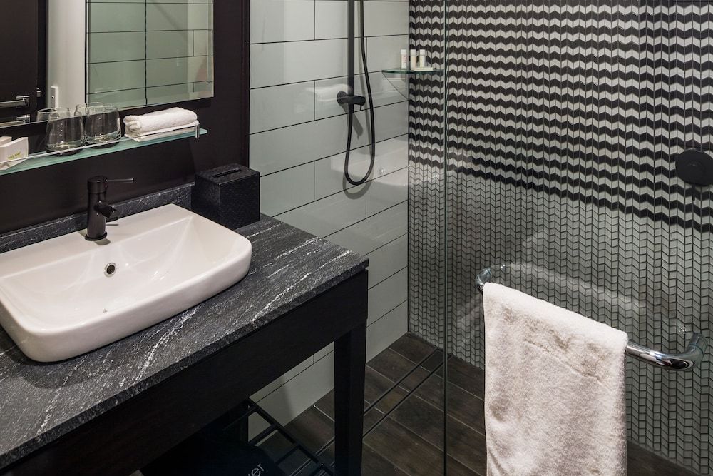 Rydges Wellington Airport Standard King Room 4