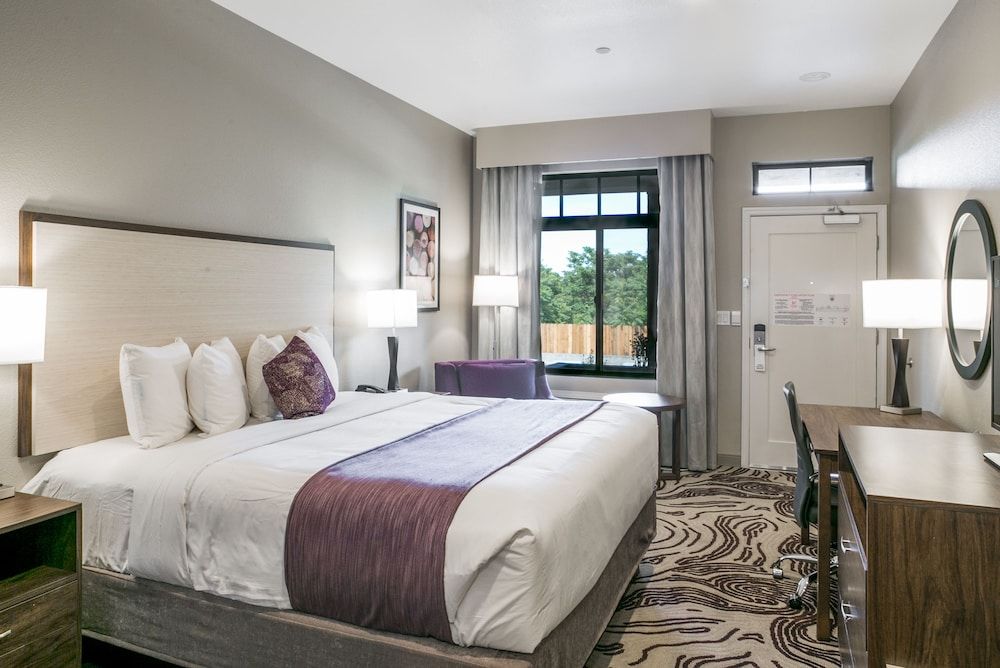 Hotel Siri Downtown - Paso Robles Room, 1 King Bed, Accessible, Non Smoking 3