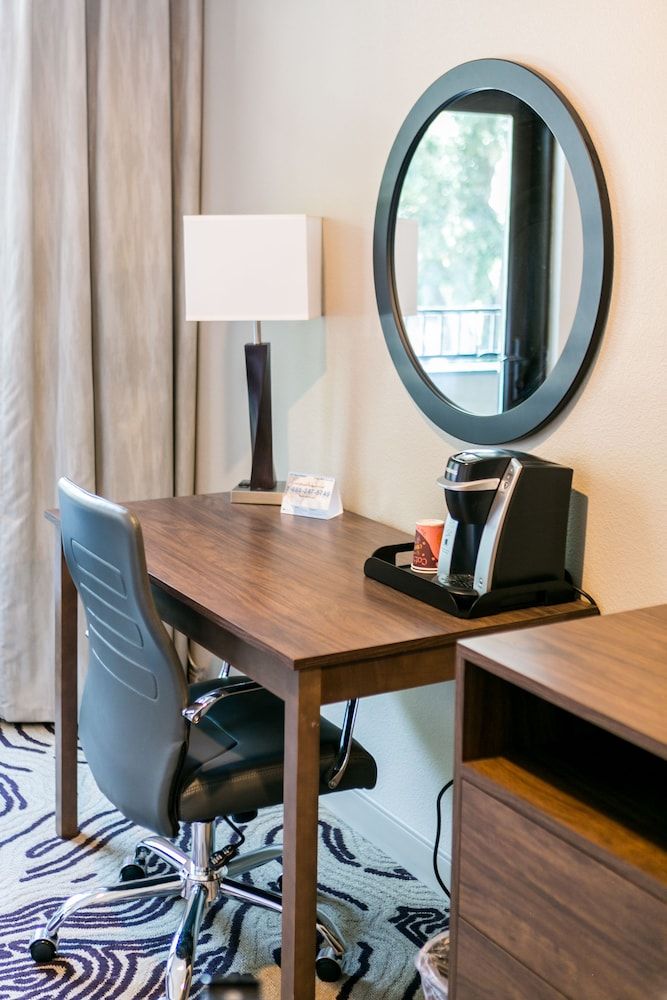 Hotel Siri Downtown - Paso Robles Room, 2 Queen Beds, Accessible, Non Smoking 14