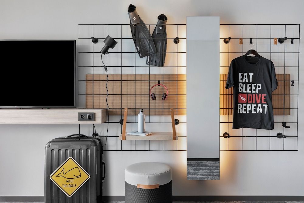 Moxy Bergen Room, 1 Queen Bed, City View 6