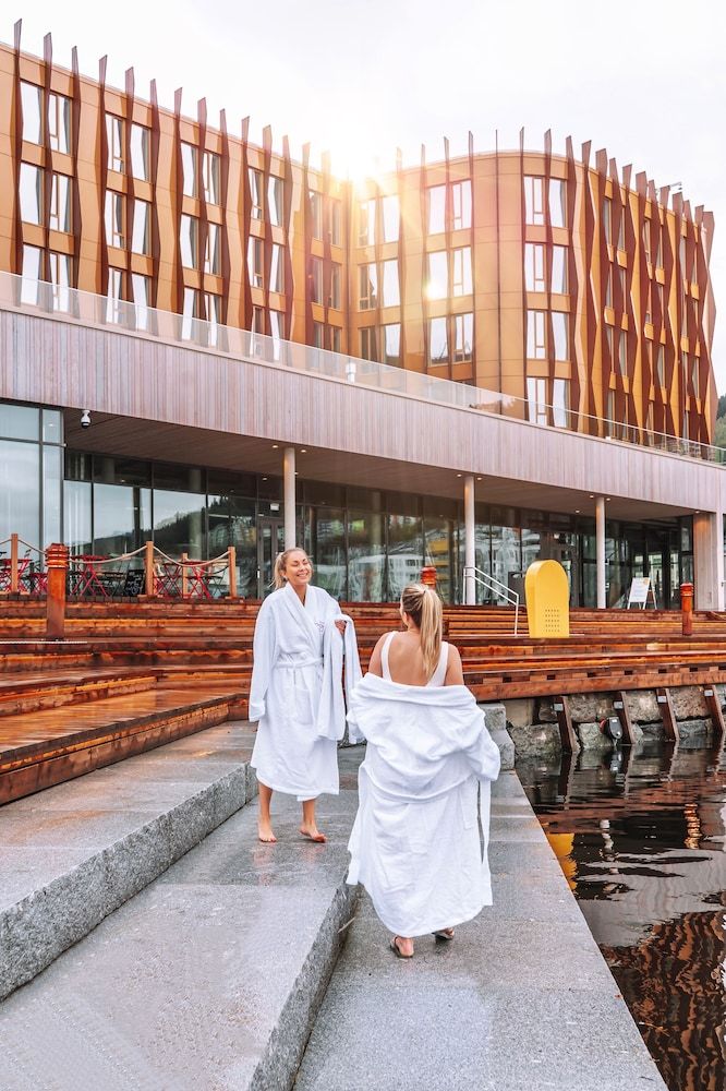 undefined Moxy Bergen 9