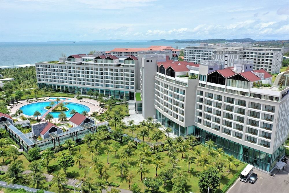 undefined Radisson Blu Resort Phu Quoc 5