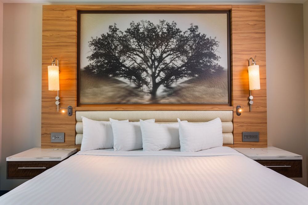 Sycuan Casino Resort Deluxe Room, 1 King Bed (21 or older only) 2