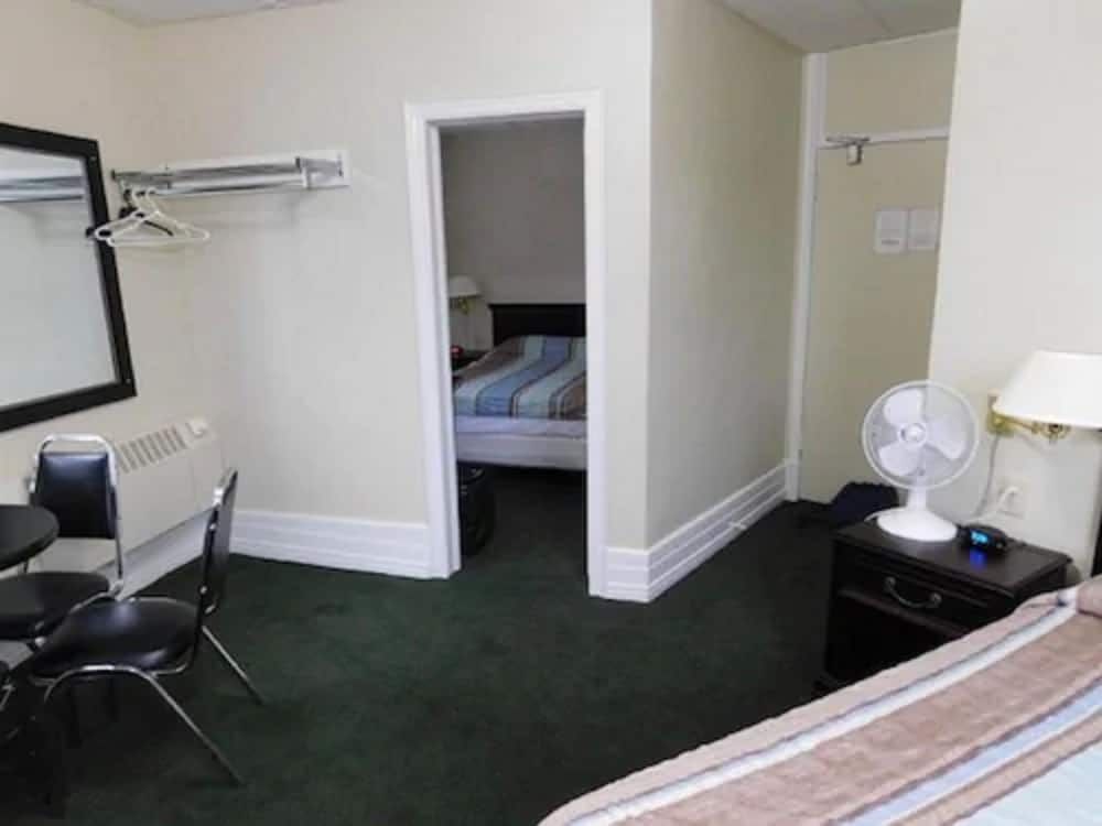 undefined Filmores Hotel 3