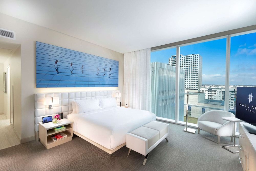 AVANT GARDE JUNIOR SUITE