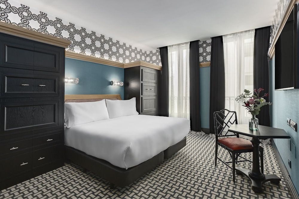 Room Mate Collection Alba, Madrid Standard Room 8