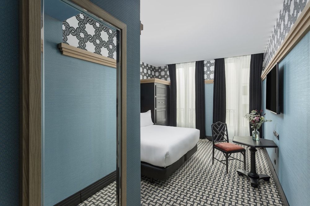 Room Mate Collection Alba, Madrid Standard Room 9