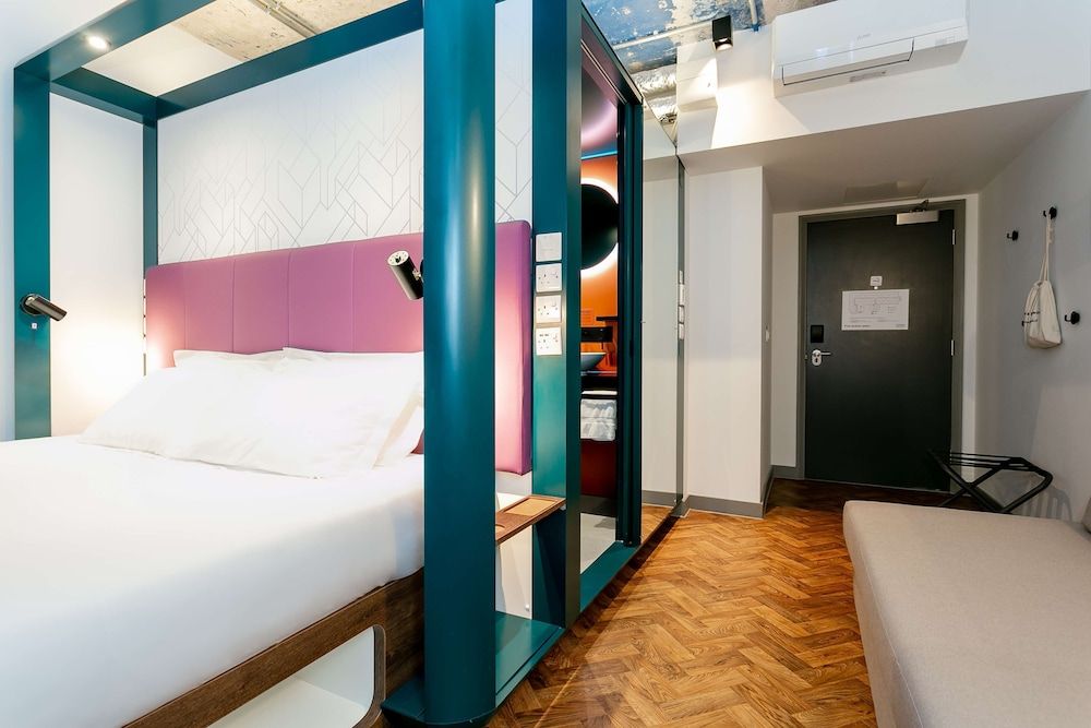 YOTEL Manchester Deansgate Compact Room 3
