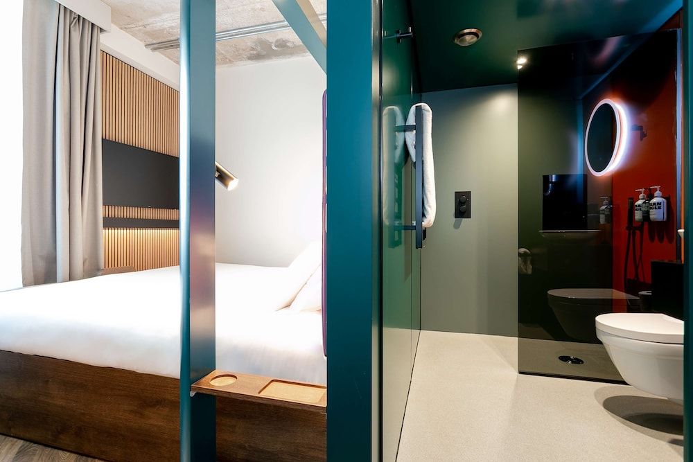 YOTEL Manchester Deansgate Compact Room 13