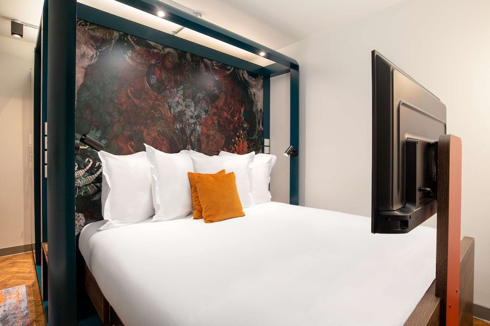 YOTEL Manchester Deansgate King Room (No Window) 2