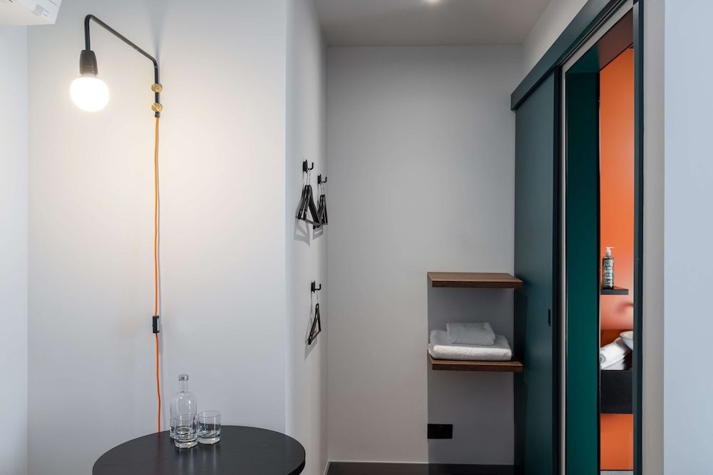 YOTEL Manchester Deansgate Compact Room 8