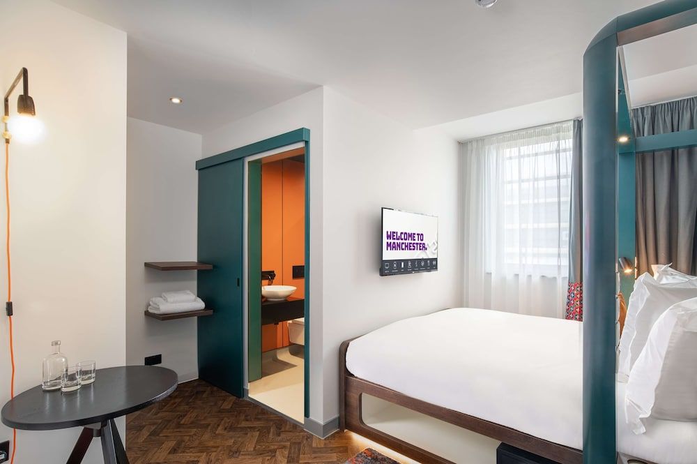 YOTEL Manchester Deansgate Compact Room 2