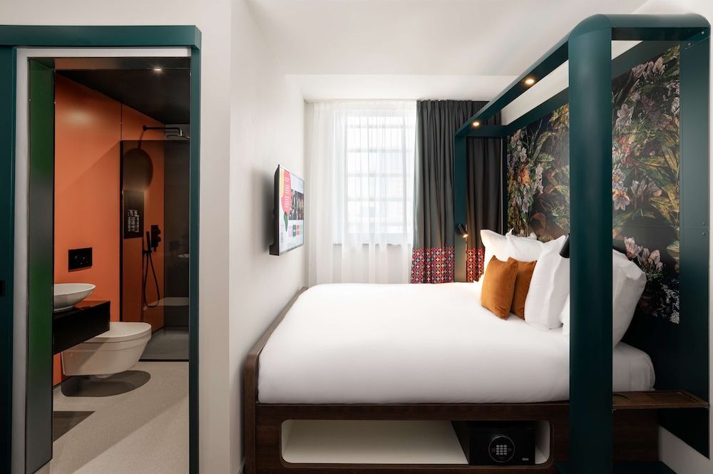 YOTEL Manchester Deansgate Compact Room