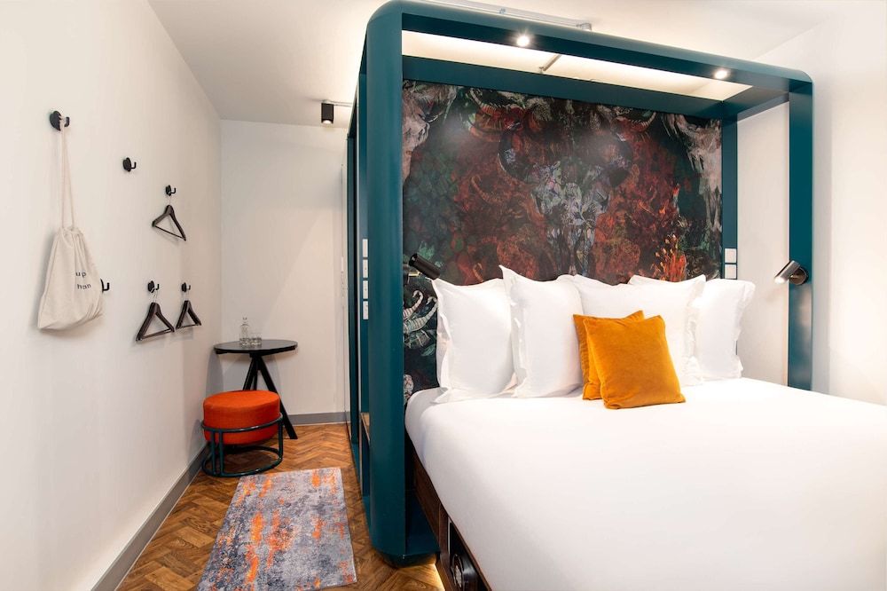 YOTEL Manchester Deansgate King Room (No Window) 3