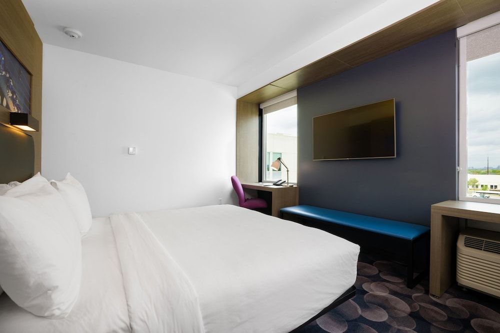 Room, 2 Queen Beds, Non Smoking (Mobility Accessible, Roll-in Shower)