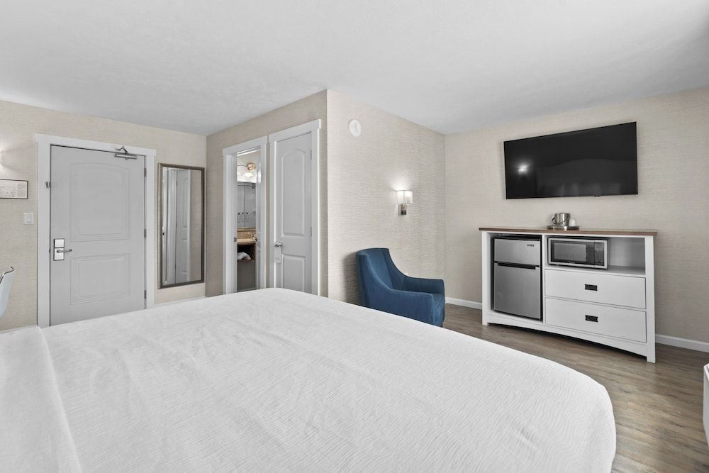 The Baywatch Resort Non-View King Accessible