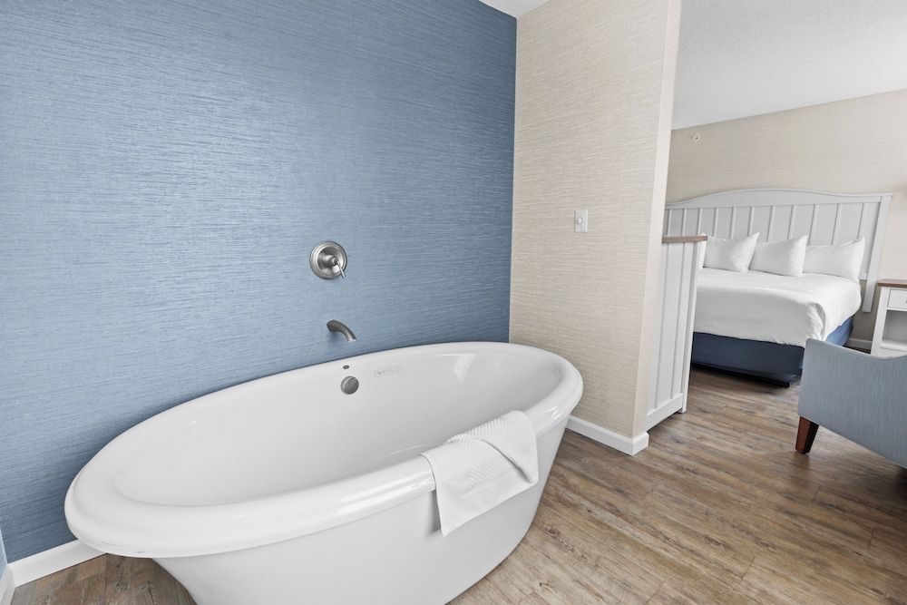 The Baywatch Resort Non-View King with Spa 5