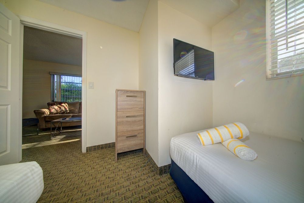 Club Lux Resort By the Beach Deluxe Apartment, 2 Bedrooms 11